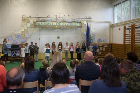 PRVOŠOLČKI BEGUNJE 10 FOTO LJUBO VUKELIČ